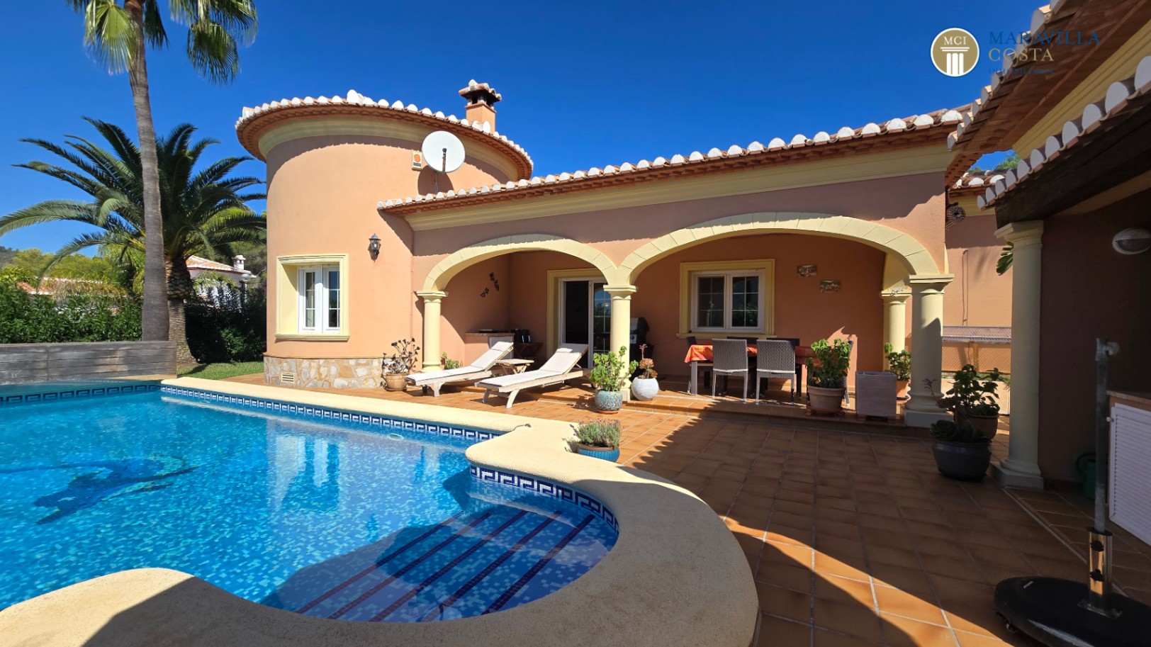 Villa muy cuidada y bien equipada en Jáve a la venta.