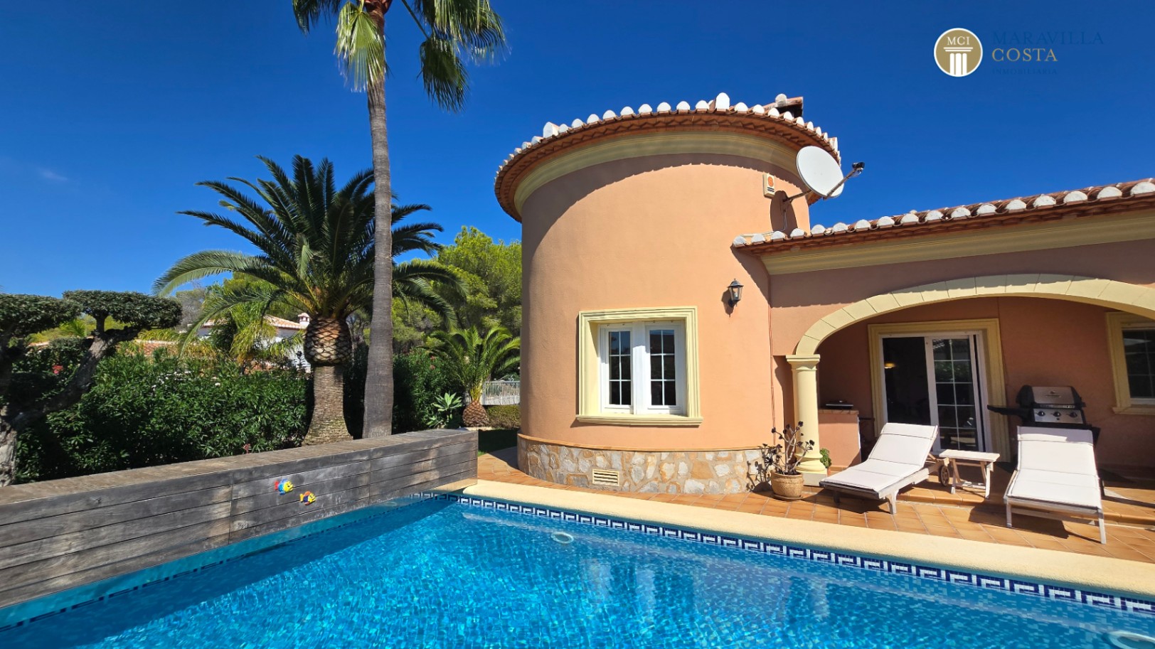 Villa muy cuidada y bien equipada en Jáve a la venta.