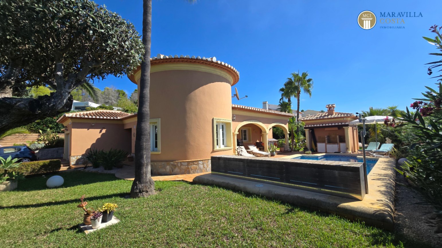 Villa muy cuidada y bien equipada en Jáve a la venta.
