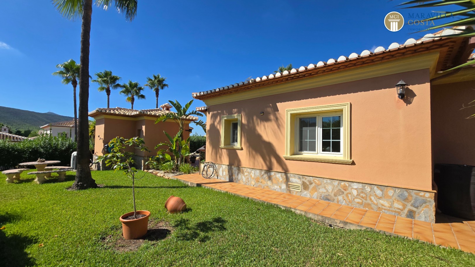 Villa muy cuidada y bien equipada en Jáve a la venta.