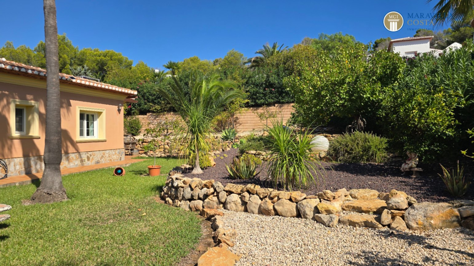 Villa muy cuidada y bien equipada en Jáve a la venta.