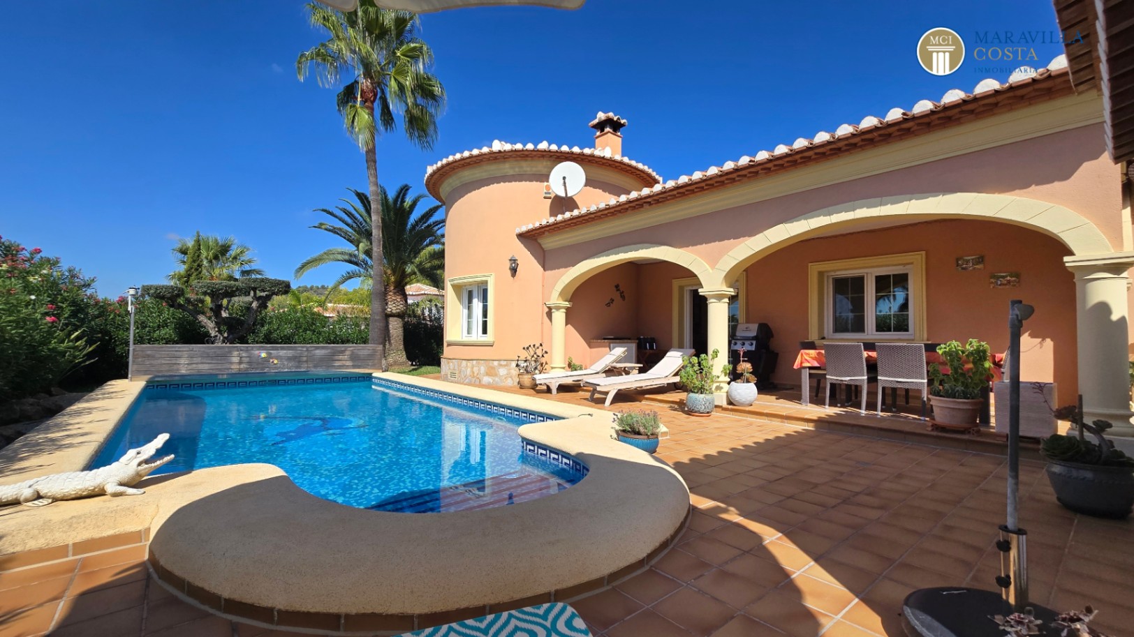 Villa muy cuidada y bien equipada en Jáve a la venta.
