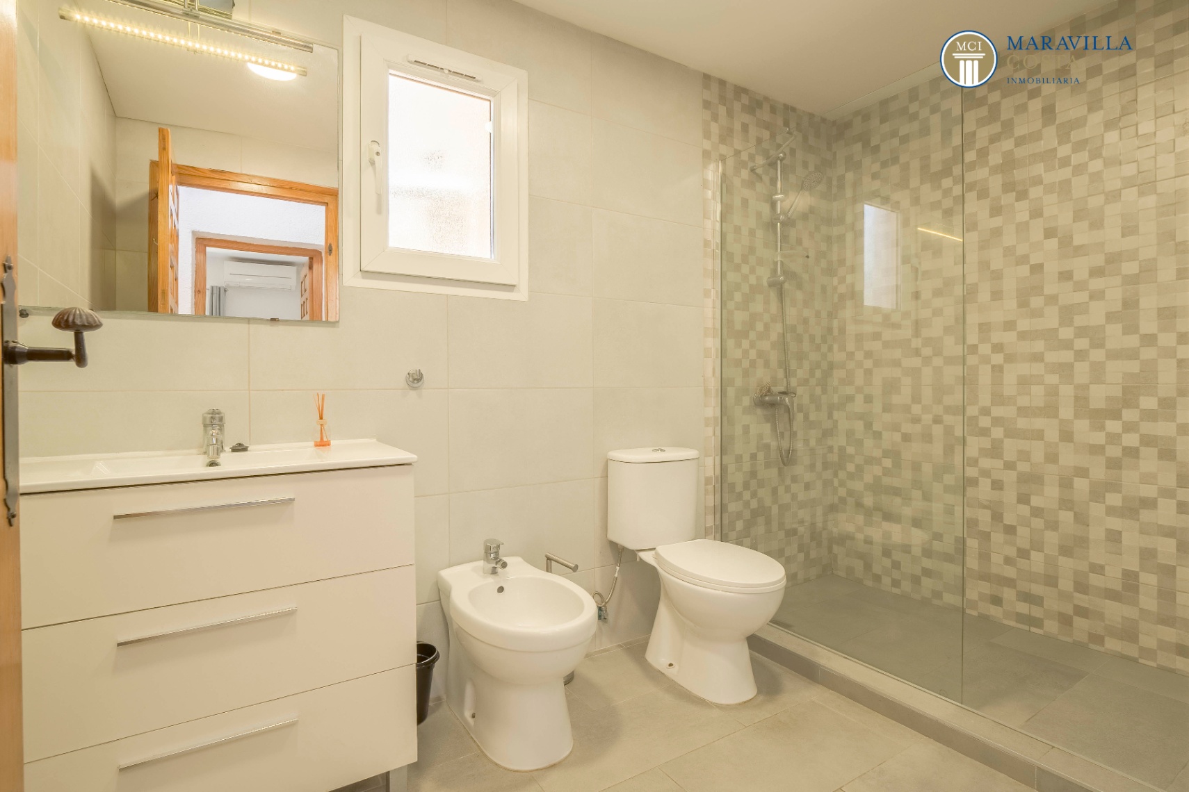 Villa soleada con agradable confort habitacional